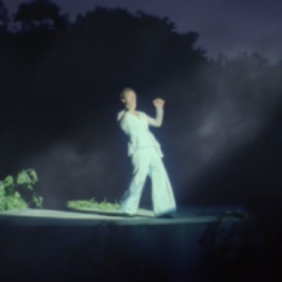 Meet your Posher, Lily - Picture 1 of 1